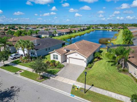 15412 Santa Pola Drive, Wimauma FL - photo 6 of 65