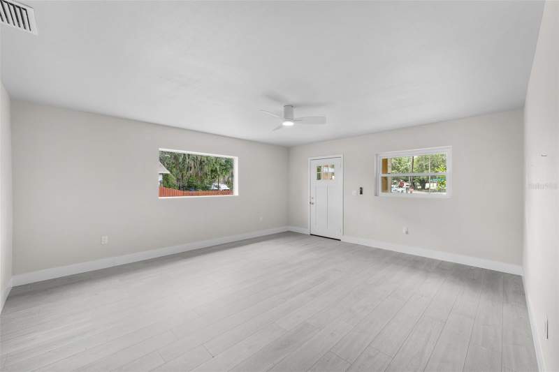 3 bedroom Single Family Residence at 2001 E Powhatan Avenue, Winifred Park, Tampa — photo 3