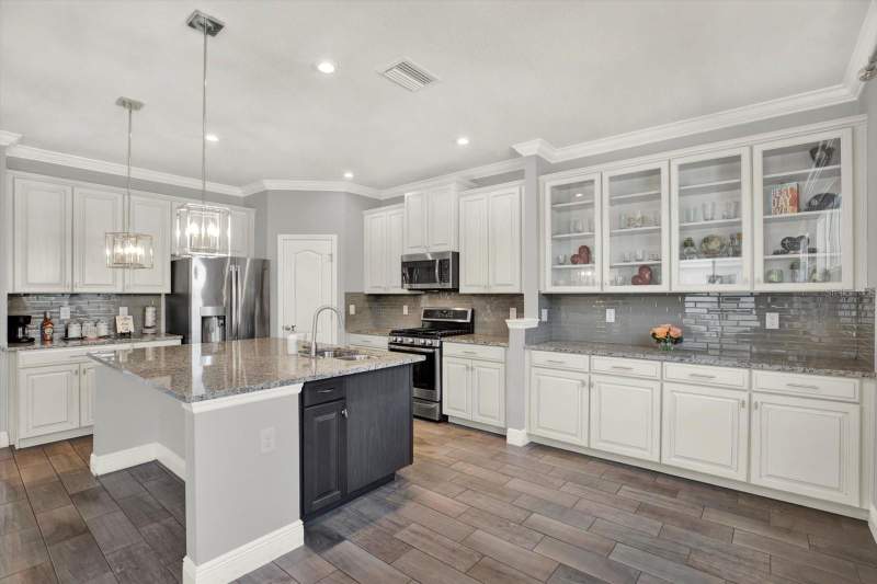 5 bedroom Single Family Residence at 11702 Lake Lucaya Drive, Lucaya Lake Club Ph 3, Riverview — photo 3