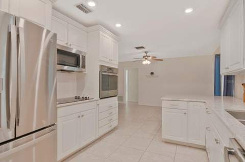 1113 Glenmoor Court, Clearwater FL - photo 10 of 39