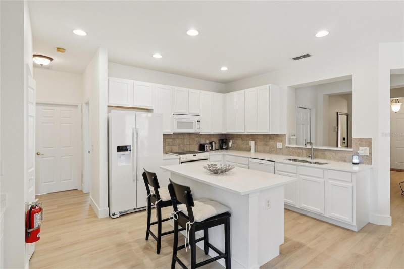 4 bedroom Single Family Residence at 334 Orange Cosmos Boulevard, Watersong Ph 01, Davenport — photo 4