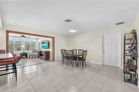 911 Silver Palm Way, Apollo Beach FL - photo 12 of 35