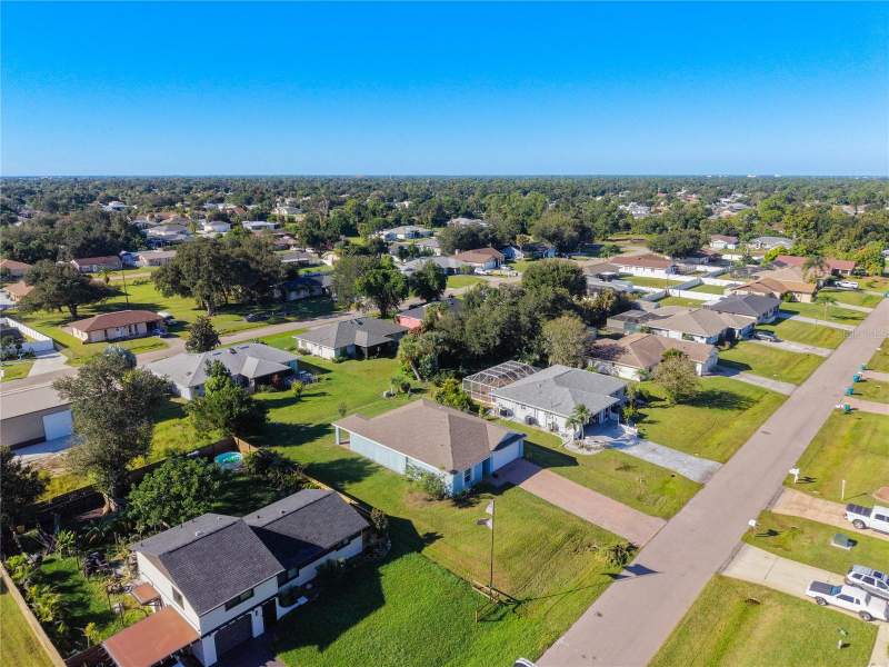 4 bedroom Single Family Residence at 21499 Landis Avenue, Port Charlotte Sec 033, Port Charlotte — photo 2