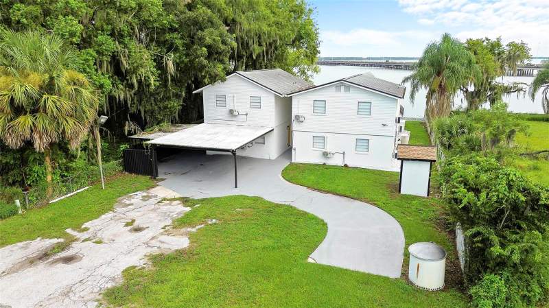 8 bedroom Single Family Residence at 1824 Lake Street, Mineral Spring Park, Oviedo — photo 2