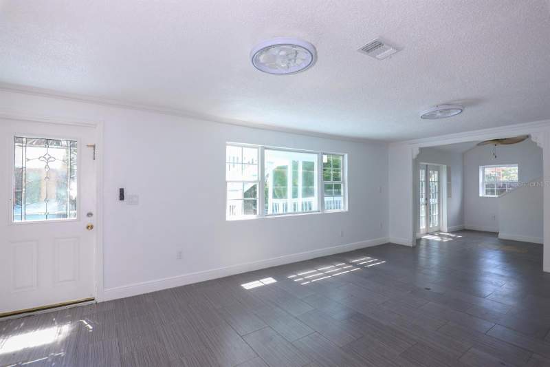 5 bedroom Single Family Residence at 1655 Drew Street, Keystone Manor, Clearwater — photo 5
