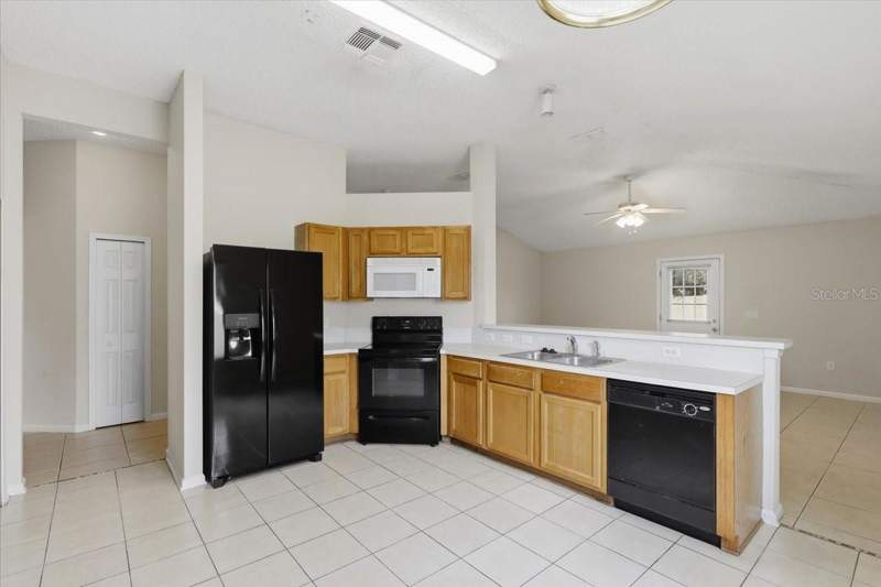 3 bedroom Single Family Residence at 3 Louvet Lane, Palm Coast Map Lakeview Sec 37, Palm Coast — photo 3