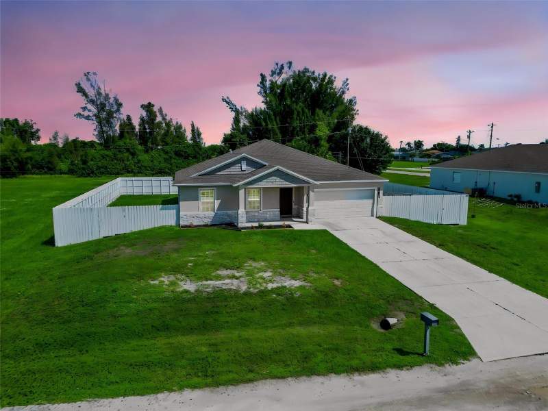 4 bedroom Single Family Residence at 805 Whispering Pines Road, Whispering Pines, Cape Coral — photo 2