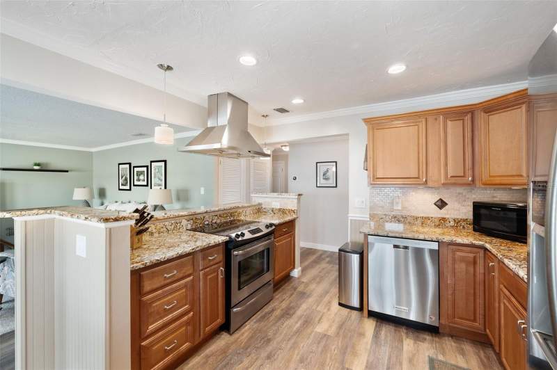 2 bedroom Condominium at 5257 Beach Drive #D, Waterside At Coquina Key South, St Petersburg — photo 5