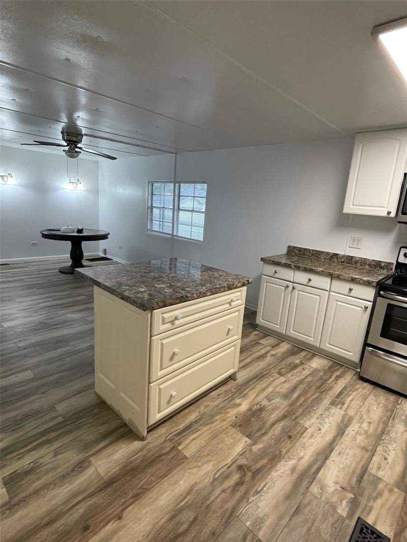 3 bedroom Mobile Home at 4421 TODD AVENUE, CHARLIN PARK SECOND ADD, ORLANDO — photo 4