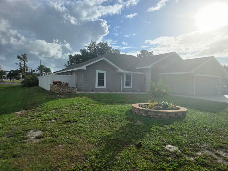 4 bedroom Single Family Residence at 2147 Glen Heights Place, Groveglen South, Lakeland — photo 2