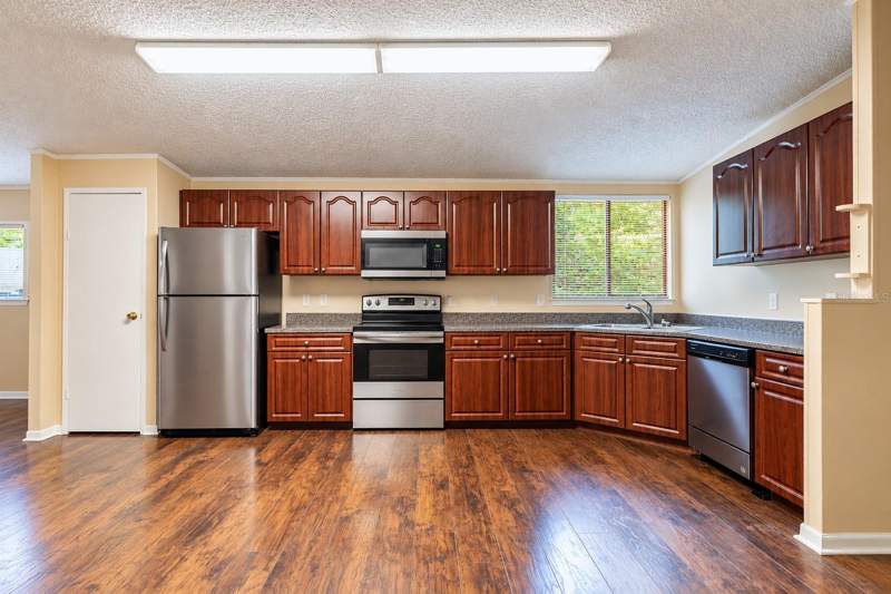 3 bedroom Manufactured Home at 1215 E 149th Avenue, Lawrence Platted Sub, Lutz — photo 5