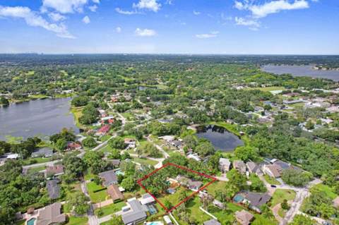 12113 Midlake Drive, Tampa FL - photo 9 of 43