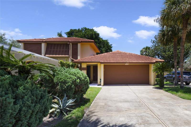 5025 BERMUDA CIRCLE #5025 home for sale in Island Club at Rosemont Condo