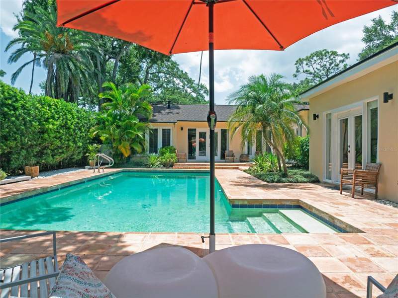 5 bedroom Single Family Residence at 1330 INDIAN ROCKS ROAD, BELLEAIR ESTATES, BELLEAIR — photo 4