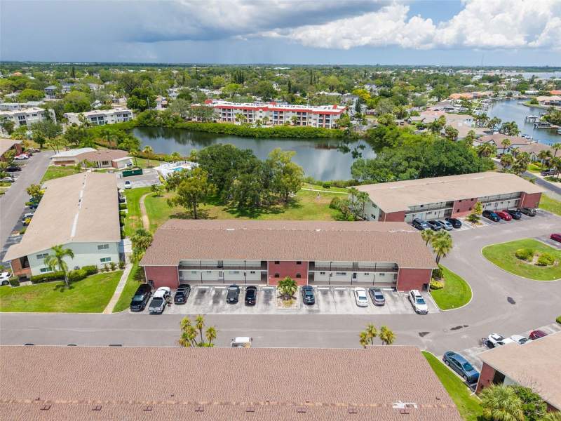 2 bedroom Condominium at 4550 Overlook Drive #152, Lake Overlook Apts, St Petersburg — photo 2