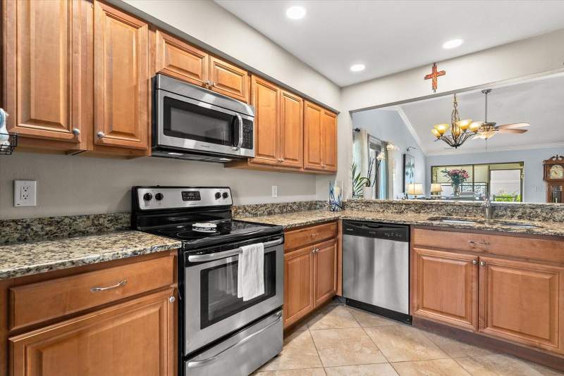 2 bedroom Villa at 2723 60th Avenue Drive #2723, Huntington Woods Ph II, Bradenton — photo 3