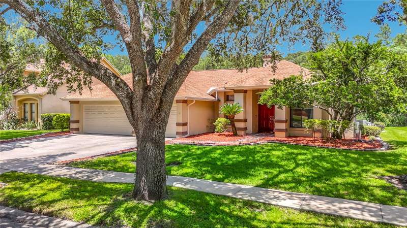 5 bedroom Single Family Residence at 16040 Penwood Drive, Tampa Palms Unit 3C, Tampa — photo 2