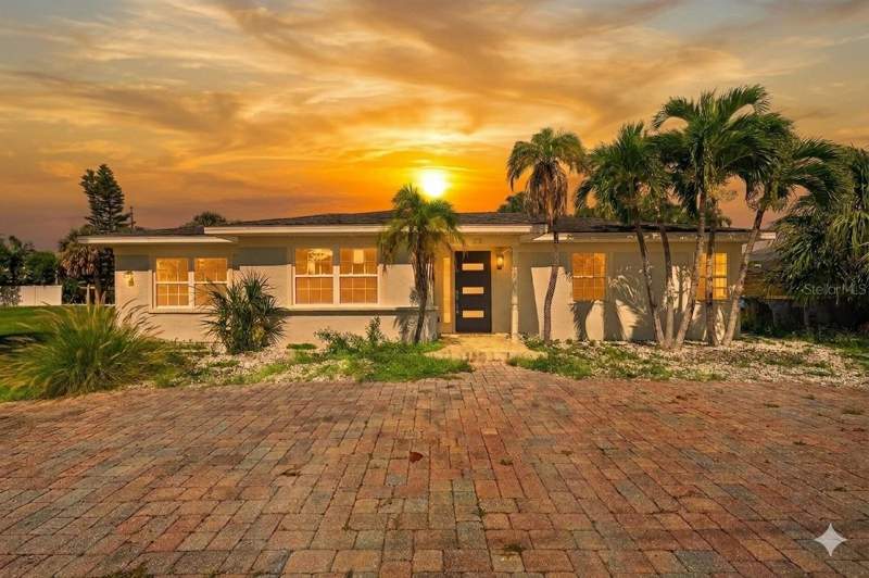 870 NARCISSUS AVENUE home for sale in Mandalay