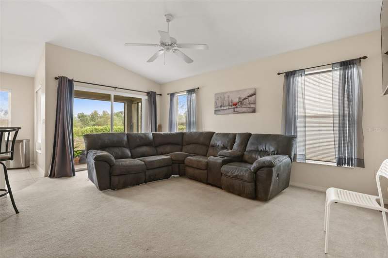 4 bedroom Single Family Residence at 675 Brookeshire Drive, Providence Drayton Woods, Davenport — photo 2
