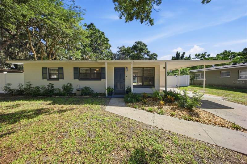 111 E LAUREN COURT home for sale in Prairie Lake Manors Homes for Sale: Median $415K