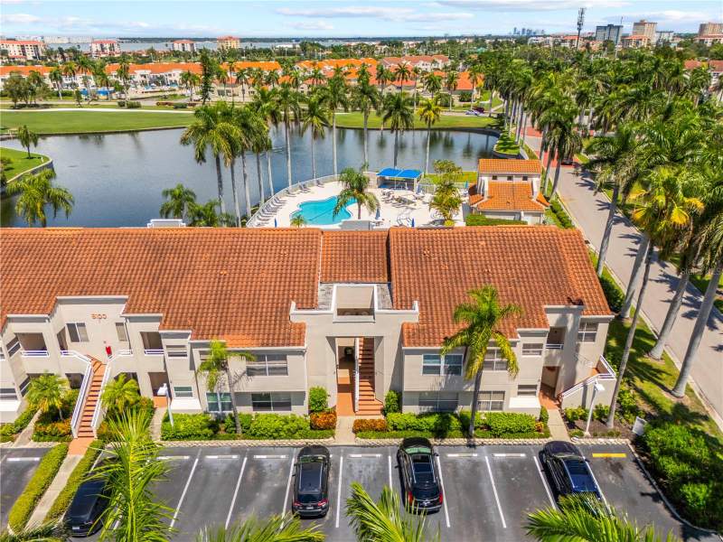 2 bedroom Condominium at 6100 Bahia Del Mar Circle #206, Vista Verde West, St Petersburg — photo 2