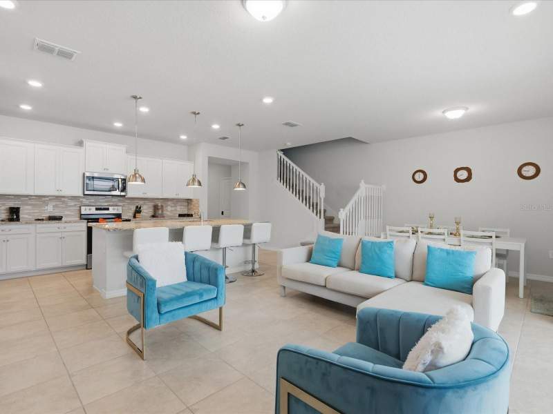 5 bedroom Townhouse at 3990 Lana Avenue, Windsor Island Residence Ph 3, Davenport — photo 2