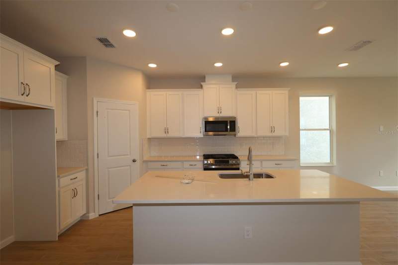4 bedroom Single Family Residence at 1306 Twelve Oaks Road, Center Lake On The Park, St Cloud — photo 3