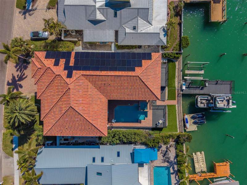 6 bedroom Single Family Residence at 824 Island Way, Island Estates Of Clearwater, Clearwater Beach — photo 2