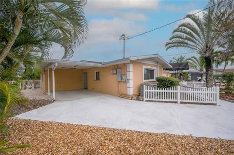 4223 Royal Palm Drive, Bradenton FL - photo 10 of 53