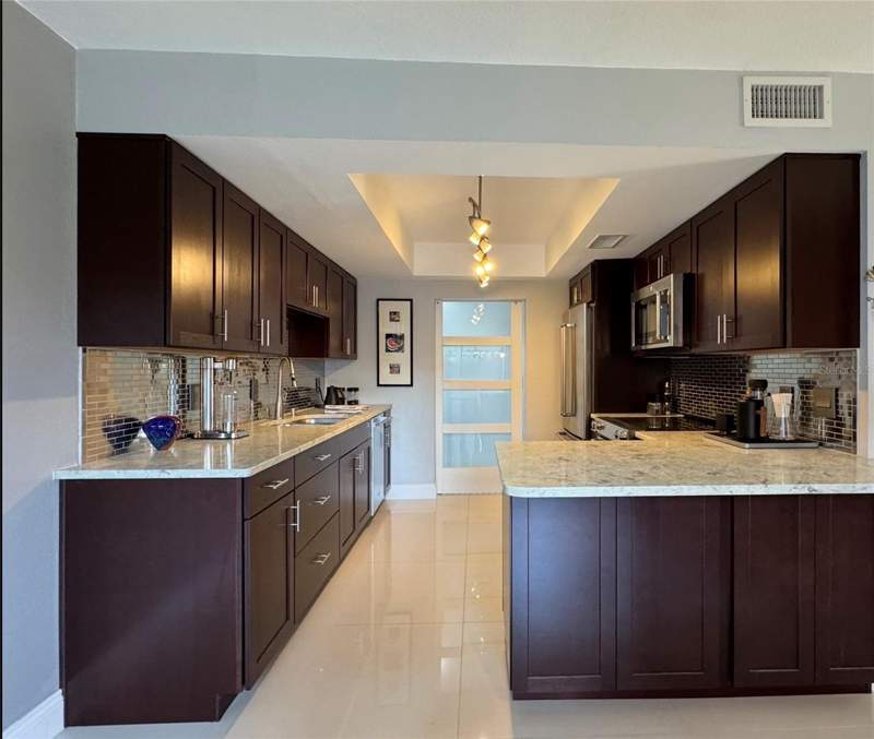 2 bedroom Condominium at 108 Madrid Drive #D, Sausalito, Casselberry — photo 5