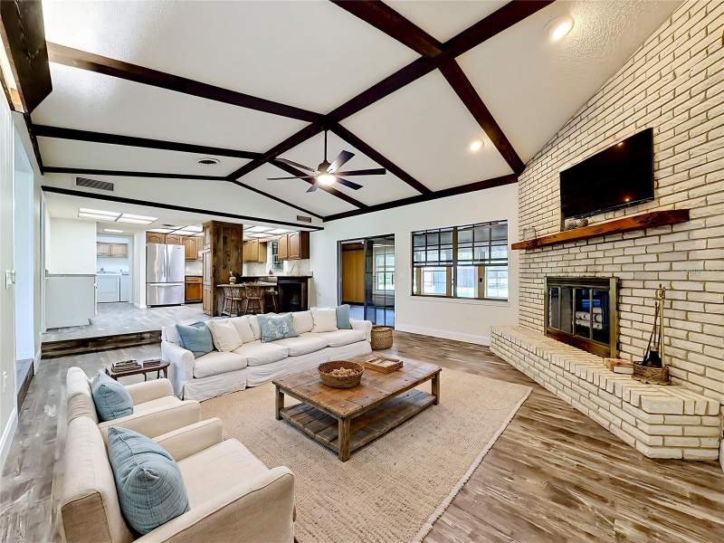 3 bedroom Single Family Residence at 900 NE 165th Street, Citra, Citra — photo 4