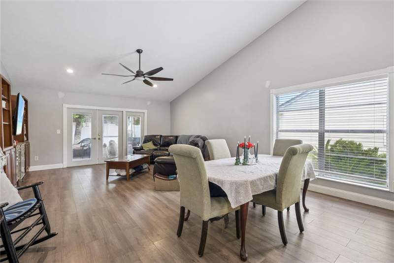 3 bedroom Single Family Residence at 1009 McCully Court, Alafaya Woods Ph 12A, Oviedo — photo 2