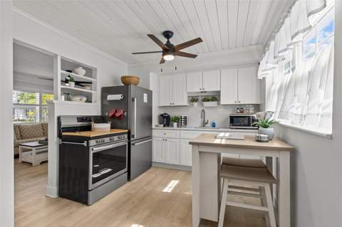 550 80th Avenue, St Pete Beach FL - photo 8 of 33