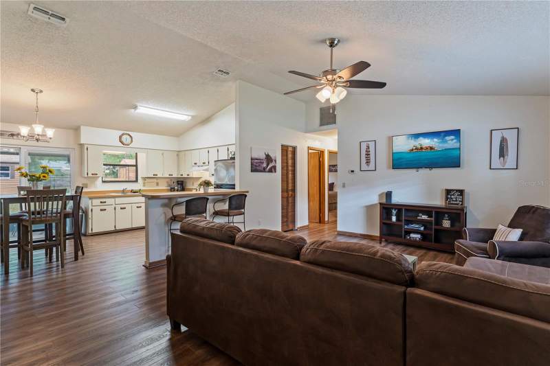3 bedroom Single Family Residence at 6915 NW 60TH STREET ROAD, OCALA PARK ESTATE, OCALA — photo 4