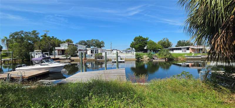 2 bedroom Mobile Home at 13115 Ballast Court, Signal Cove, Hudson — photo 3