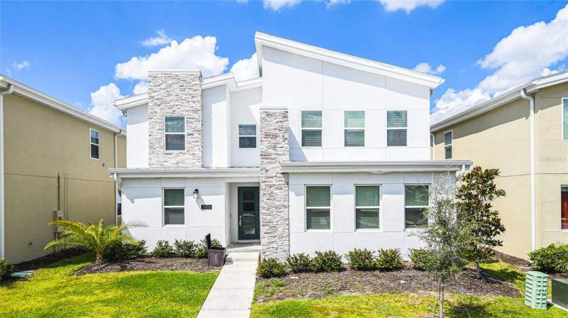 2916 SIMILE STREET home for sale in Cove at Storey Lake