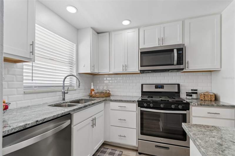 1 bedroom Condominium at 5980 Shore Boulevard #909, Town Shores Of Gulfport, Gulfport — photo 3
