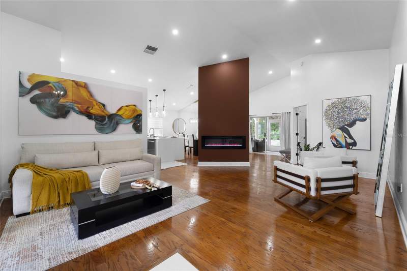 3 bedroom Single Family Residence at 9720 Fredericksburg Road, Meadow Brook Unit 4A Ph 2, Tampa — photo 4