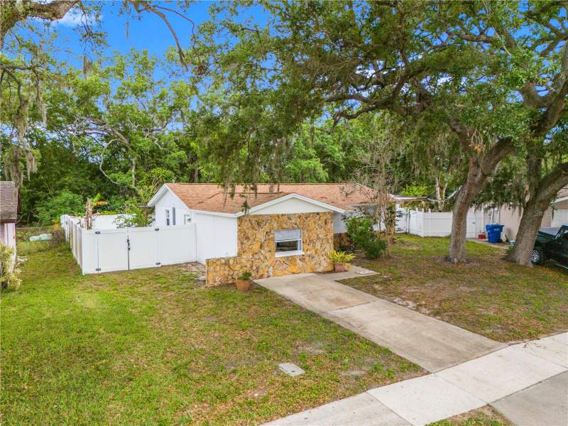 4 bedroom Single Family Residence at 5638 146th Terrace, Highpoint Estates, Clearwater — photo 2