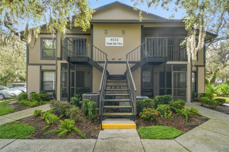 North Oaks Condo