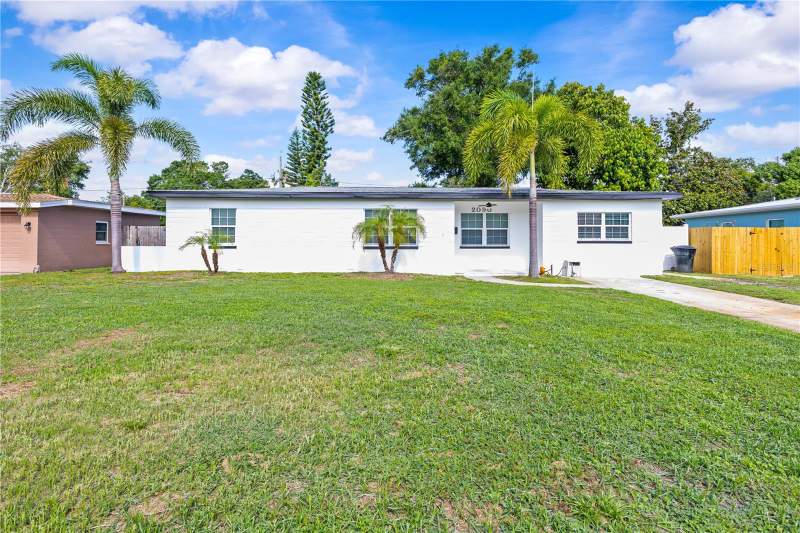 4 bedroom Single Family Residence at 2090 75TH STREET, JUNGLE COUNTRY CLUB 4TH ADD, ST PETERSBURG — photo 3