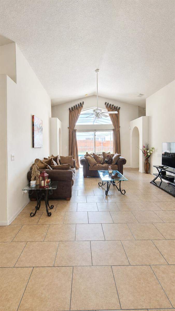 4 bedroom Single Family Residence at 121 S Roma Way, Indian Point Ph 7, Kissimmee — photo 3