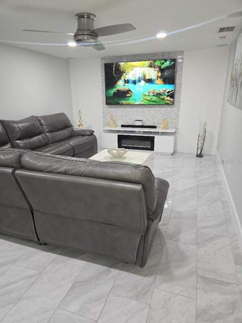 7002 Danewood Court, Tampa FL - photo 6 of 40