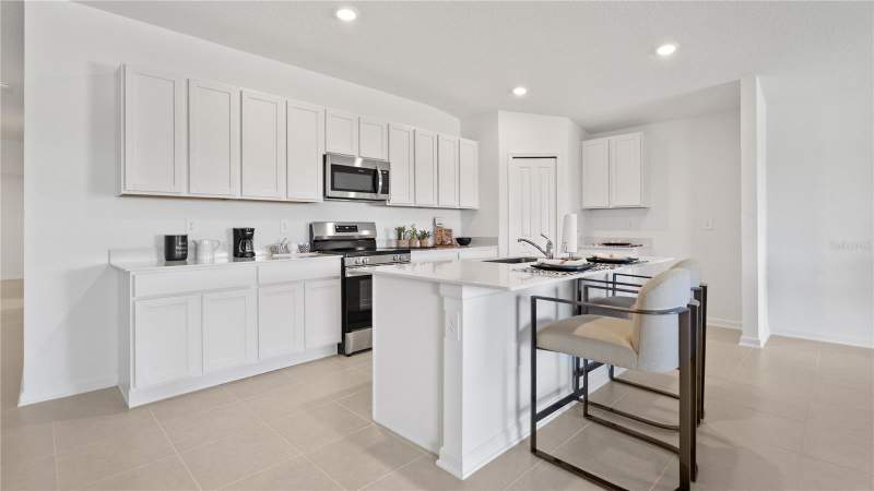 4 bedroom Single Family Residence at 1954 PINE MEADOWS GOLFCOURSE ROAD, PINE MEADOWS 50'S, EUSTIS — photo 2