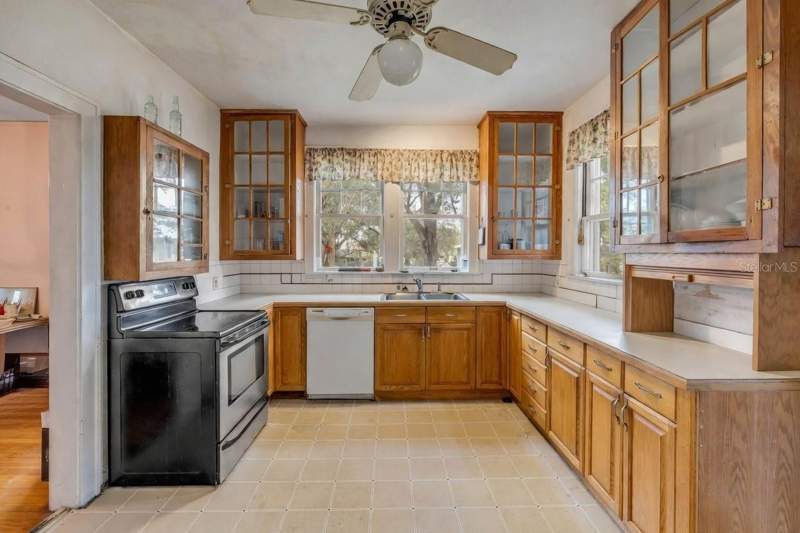 4 bedroom Single Family Residence at 1170 S Clayton Street, Acreage & Unrec, Mount Dora — photo 5