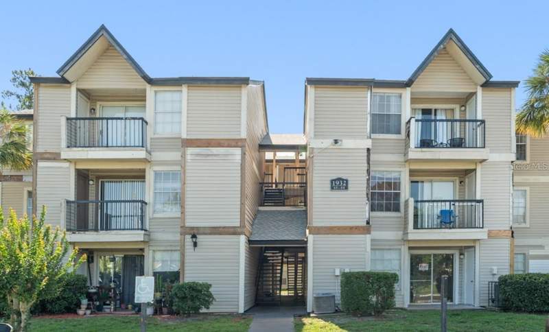 1932 LAKE ATRIUMS CIRCLE #69 home for sale in Plaza Millenium