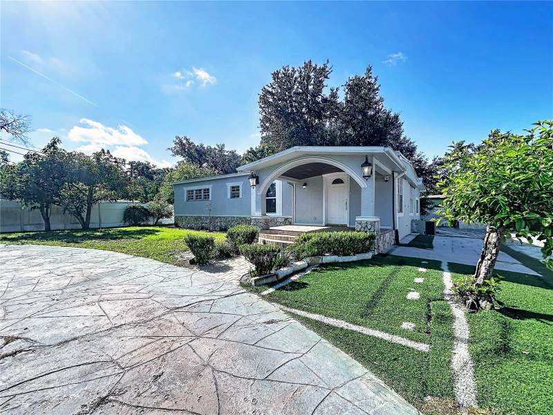 5 bedroom Mobile Home at 9507 Six Mile Creek Road, Ayers Heights Unit 1, Tampa — photo 3