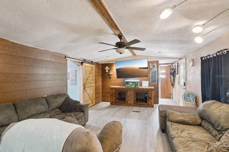 2 bedroom Manufactured Home at 10927 Luana Drive, Hilltop Sub 3, Leesburg — photo 4