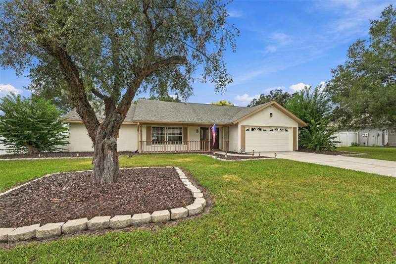 4 bedroom Single Family Residence at 4534 Mohican Trail, Buckhorn Hills Unit 3, Valrico — photo 2