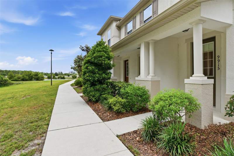 3 bedroom Townhouse at 9915 Highland Sky Alley, Randal Walk, Orlando — photo 4